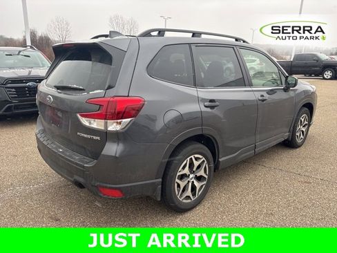 Used 2023 Subaru Forester Premium image 3