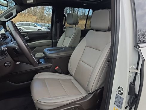 Used 2023 GMC Yukon SLT w/ SLT Luxury Package image 17