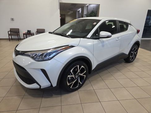 Used 2021 Toyota C-HR XLE image 3
