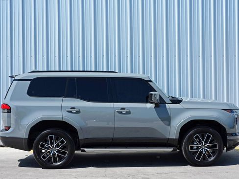 Used 2024 Lexus GX 550 w/ Cold Area Package image 60