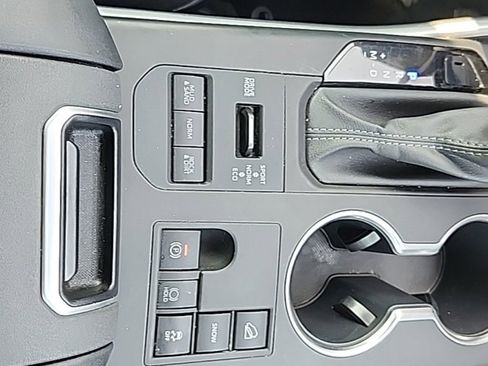 Used 2024 Toyota Highlander LE image 33