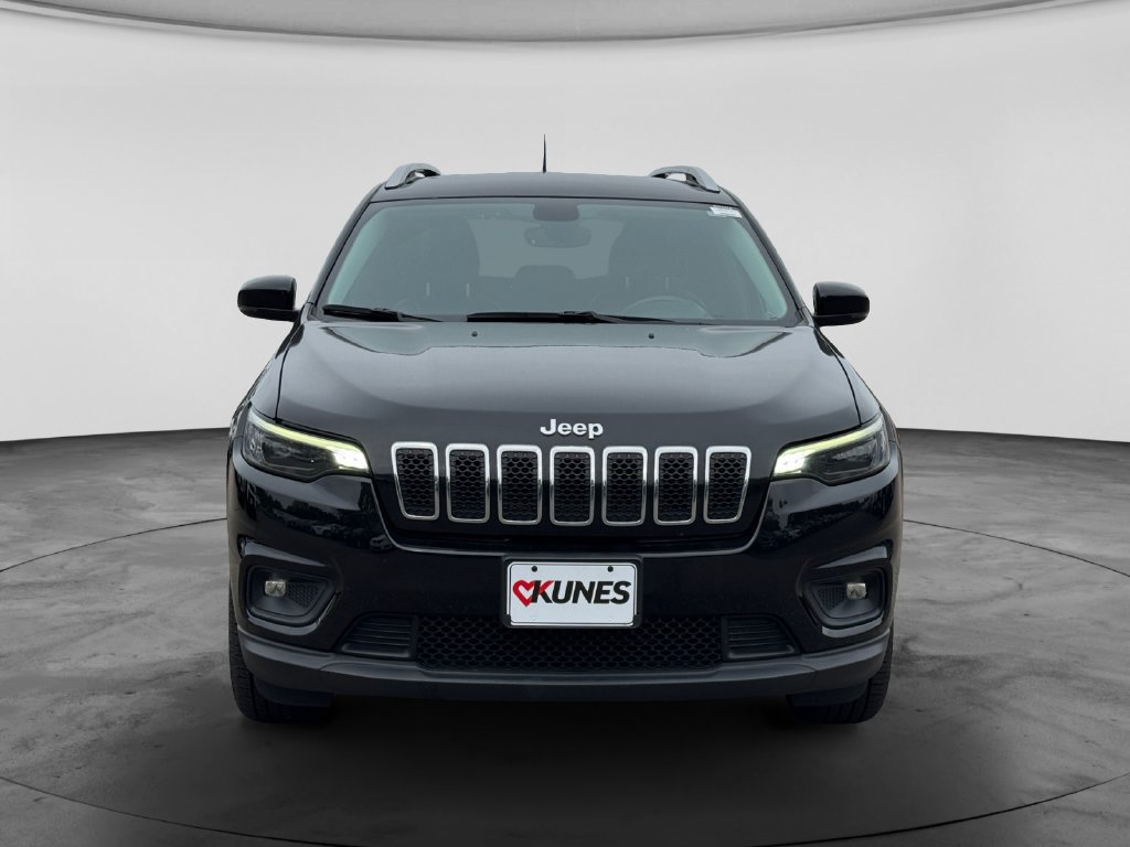 Used 2019 Jeep Cherokee Latitude Plus w/ Comfort/Convenience Group AWD/4WD image 2