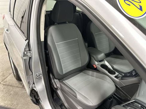 Used 2015 Ford Escape SE image 24