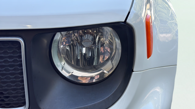 Used 2023 Jeep Renegade Latitude AWD/4WD image 29