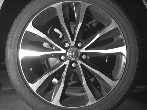 Used 2019 Toyota Corolla SE image 11