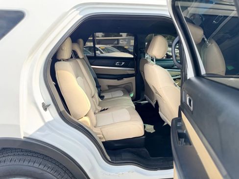Used 2017 Ford Explorer XLT image 25