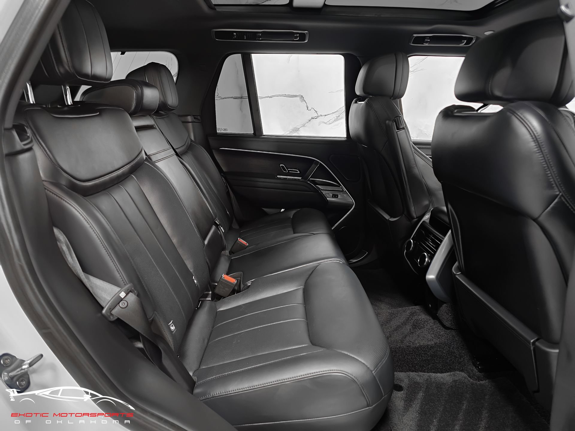 Used 2023 Land Rover Range Rover SE AWD/4WD image 3