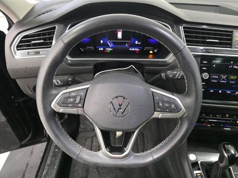 Used 2022 Volkswagen Tiguan SE image 7