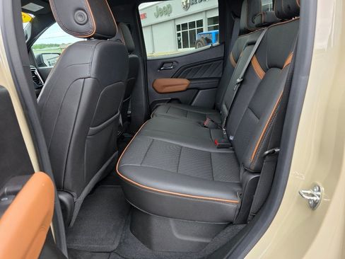 Used 2023 GMC Canyon AT4 w/ AT4 Premium Package AWD/4WD image 15