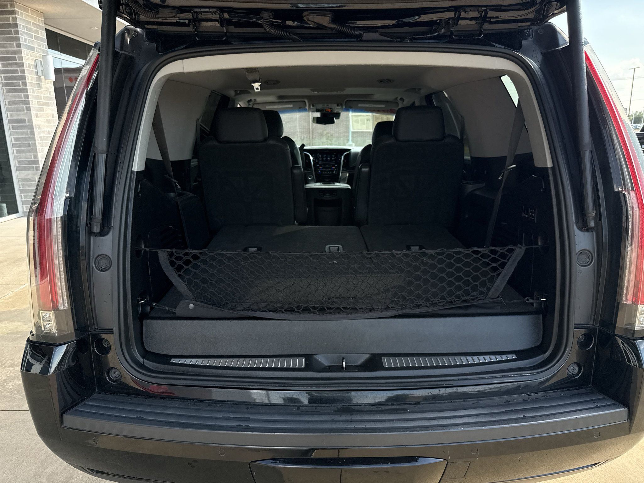 Used 2018 Cadillac Escalade Luxury AWD/4WD image 17