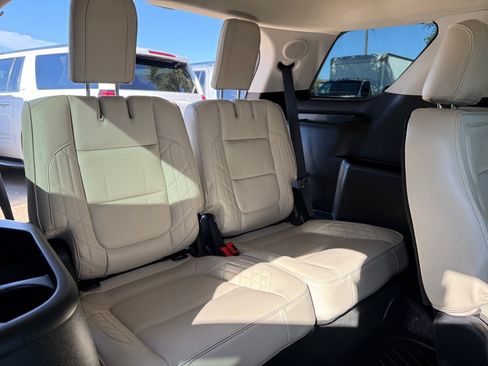 Used 2018 Ford Explorer Platinum AWD/4WD image 17