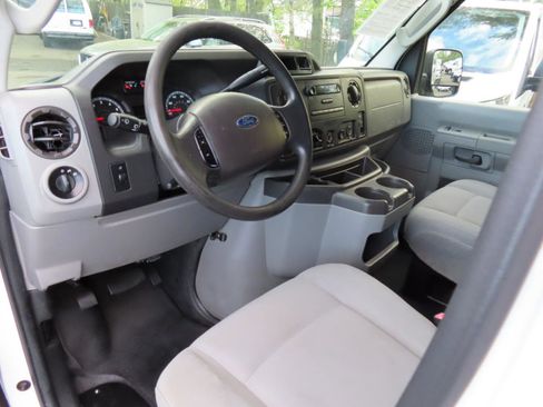 Used 2014 Ford E-250 and Econoline 250 w/ Power Group image 9