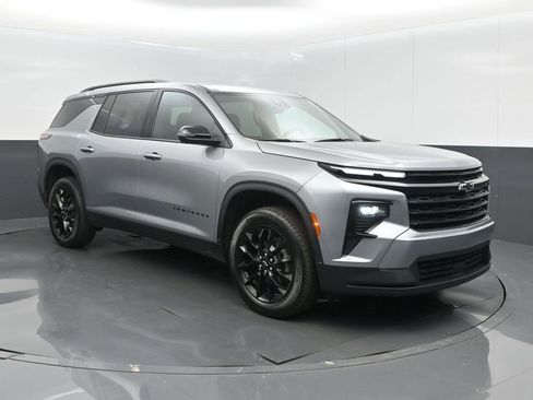 Used 2024 Chevrolet Traverse LT w/ Midnight/Sport Edition FWD image 1