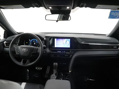Used 2025 Toyota Camry SE image 12