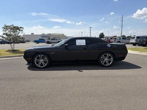 Used 2022 Dodge Challenger R/T RWD image 2