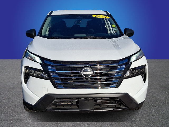 Used 2024 Nissan Rogue S FWD image 2