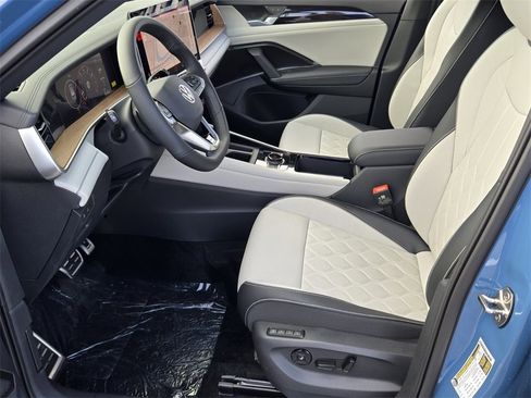 New 2026 Volkswagen Tiguan SEL R-Line image 6