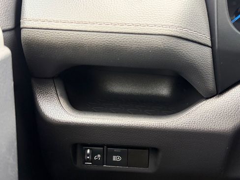 Used 2025 Toyota RAV4 XLE image 20