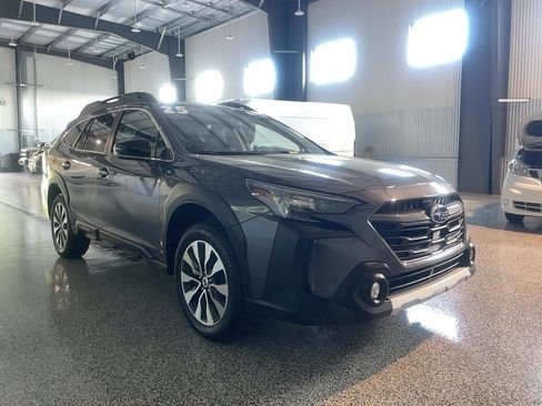 Used 2025 Subaru Outback Limited AWD/4WD image 1