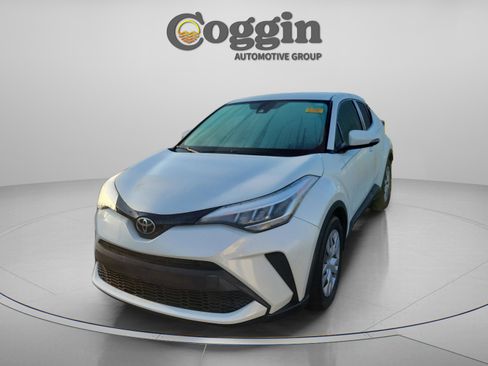Used 2020 Toyota C-HR LE image 1