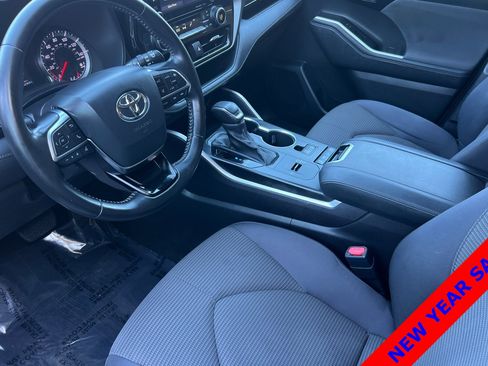 Used 2021 Toyota Highlander LE image 10
