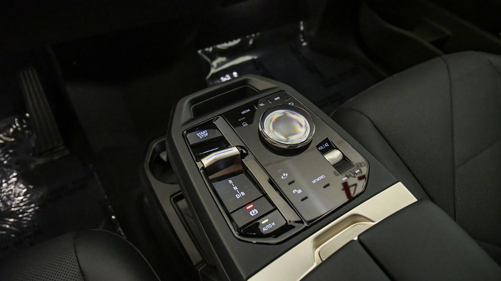 Certified 2024 BMW iX xDrive50 w/ Premium Package AWD/4WD image 20