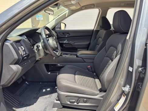 Used 2023 Nissan Pathfinder SV FWD image 15