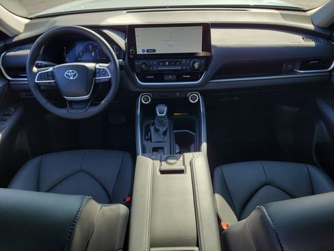 Certified 2025 Toyota Grand Highlander FWD image 16