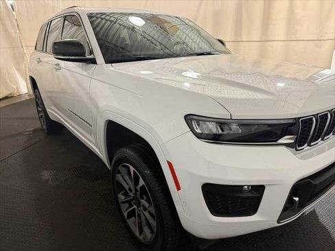 Certified 2023 Jeep Grand Cherokee Overland w/ Luxury Tech Group IV image 9