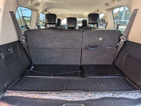 Used 2022 Nissan Armada SV w/ SV Appearance Package RWD image 21