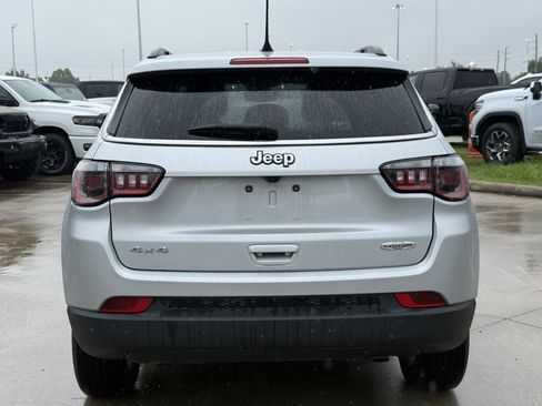 Used 2024 Jeep Compass Latitude AWD/4WD image 6