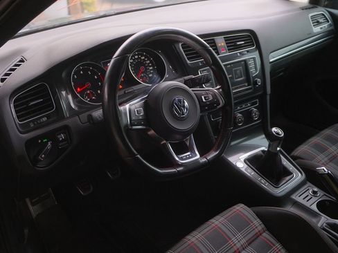 Used 2017 Volkswagen GTI Sport image 11
