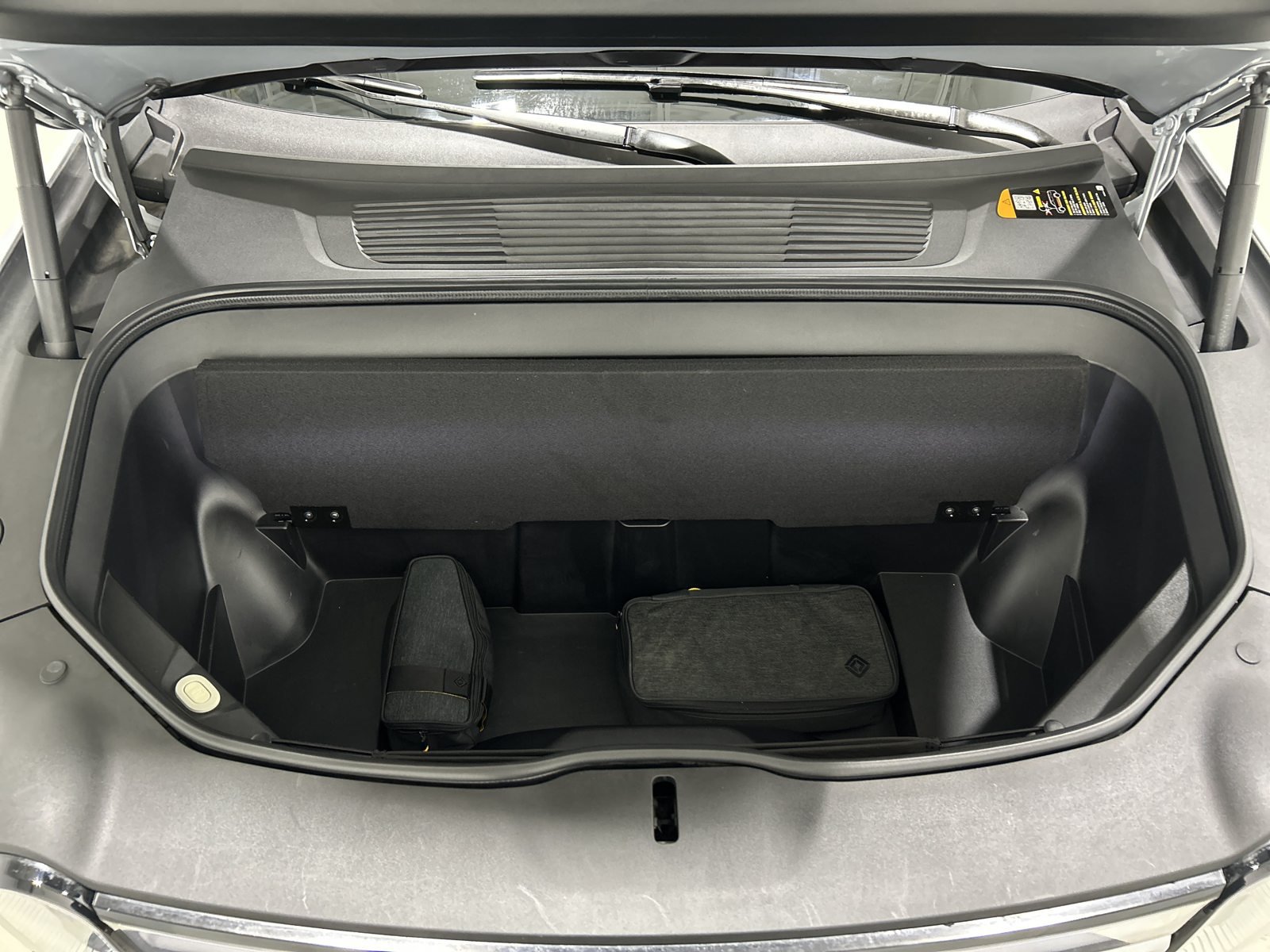 Used 2023 Rivian R1S Adventure Quad AWD/4WD image 14