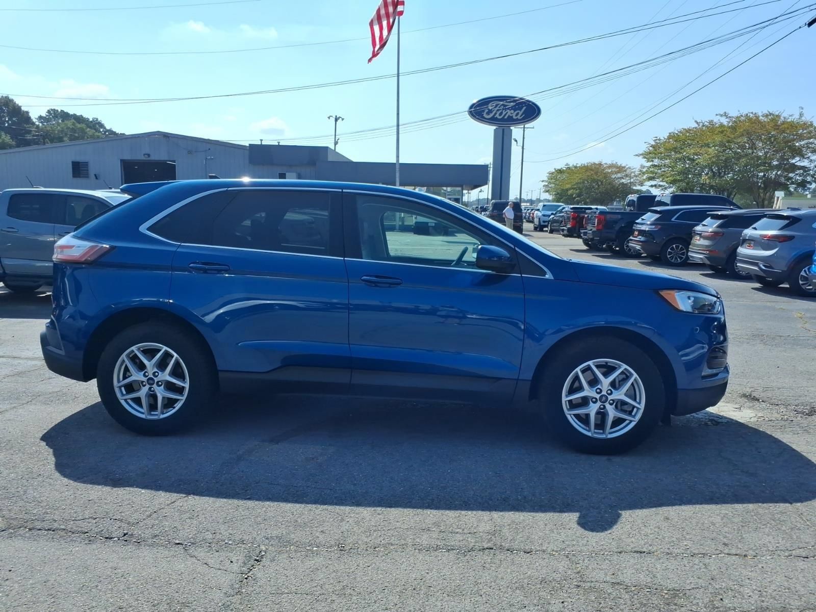 Used 2024 Ford Edge SEL AWD/4WD image 5