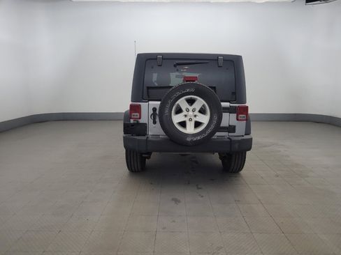 Used 2018 Jeep Wrangler Unlimited Sport S image 6