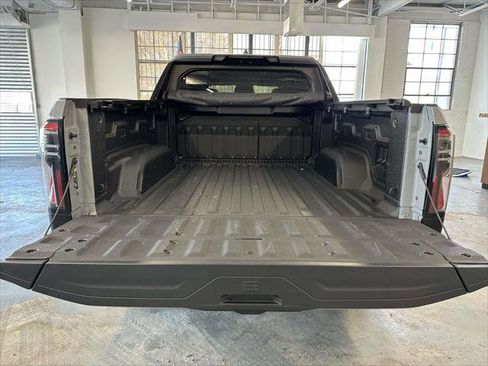 Used 2024 GMC Sierra EV Denali image 13