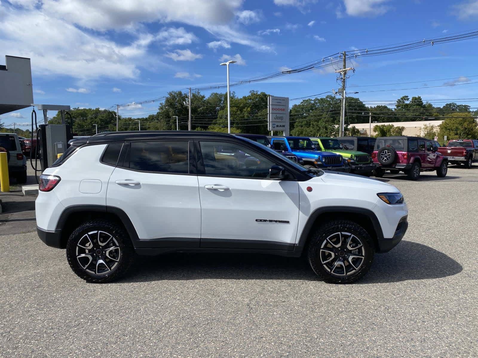 Certified 2026 Jeep Compass Trailhawk AWD/4WD image 2