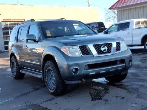 Used 2005 Nissan Pathfinder SE Off-Road RWD image 7