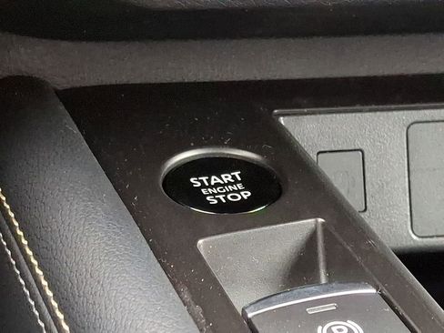 Certified 2025 Nissan Kicks SV image 22