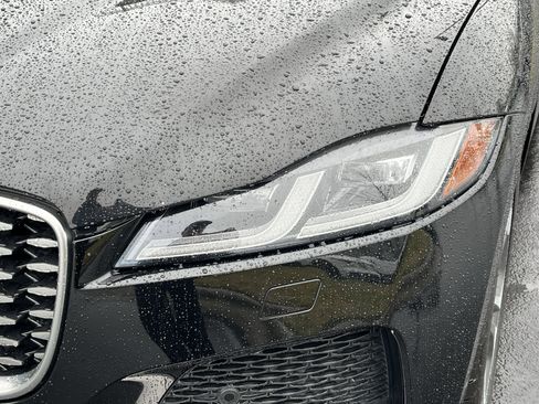 Used 2021 Jaguar F-PACE S image 11