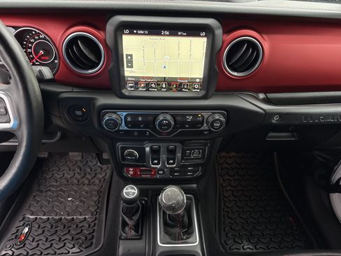 Used 2018 Jeep Wrangler Rubicon AWD/4WD image 28