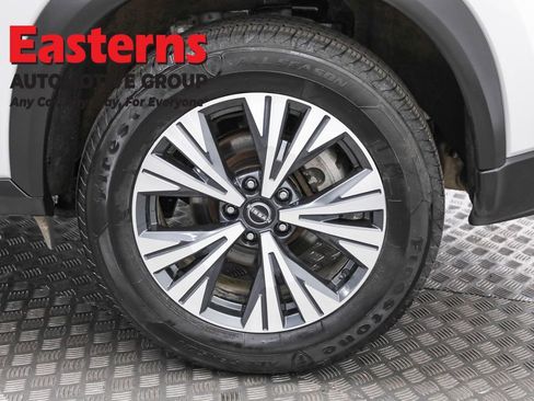 Used 2022 Nissan Rogue SV image 33