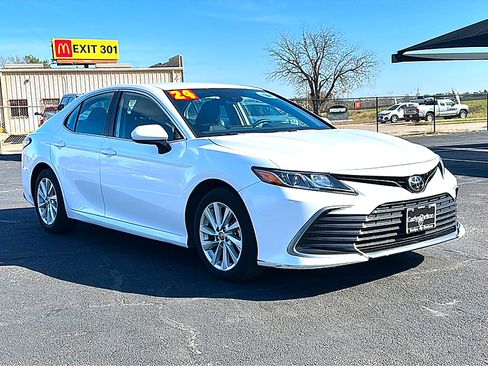 Used 2024 Toyota Camry LE image 10