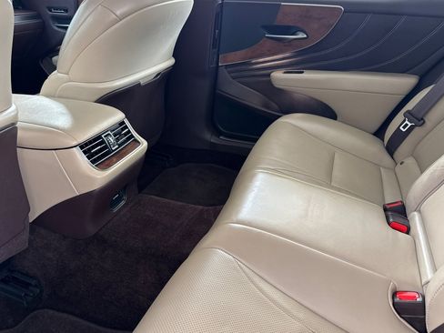 Used 2018 Lexus LS 500 w/ Accessory Package (Z2) RWD image 15