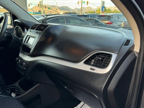 Used 2017 Dodge Journey SE FWD image 14