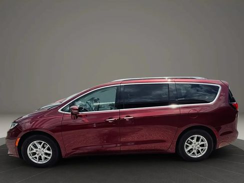 Used 2021 Chrysler Pacifica Touring-L FWD image 2