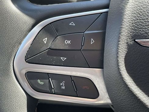 Certified 2023 Chrysler Pacifica Touring-L FWD image 33