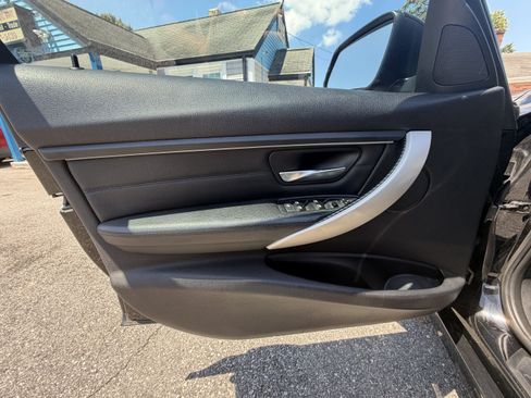 Used 2014 BMW 320i Sedan RWD image 12