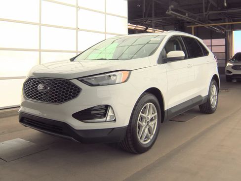 Used 2024 Ford Edge SEL w/ Convenience Package AWD/4WD image 3