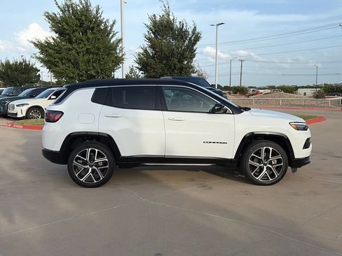 Certified 2025 Jeep Compass Limited w/ Elite Group AWD/4WD image 10
